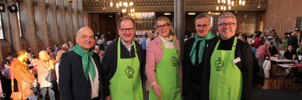 Wer steht hinter der Vesperkirche?