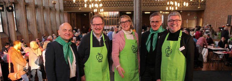 Wer steht hinter der Vesperkirche?